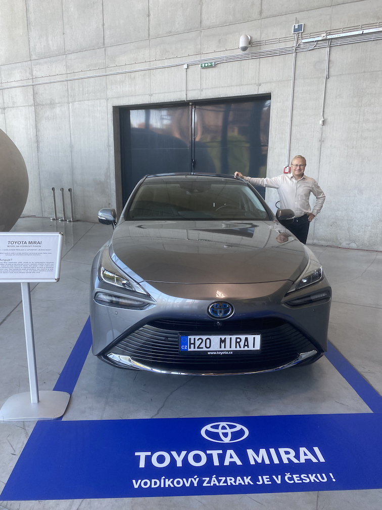 První vodíkové auto prodávané v ČR koupil Cylinders Holding